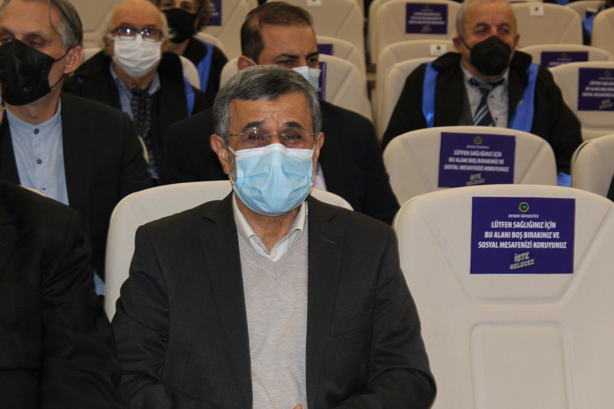 Ahmedinejad: “(Nükleer müzakereler) Hak ve adalet arasında dengesizlik olursa anlaşmaya varamayız”