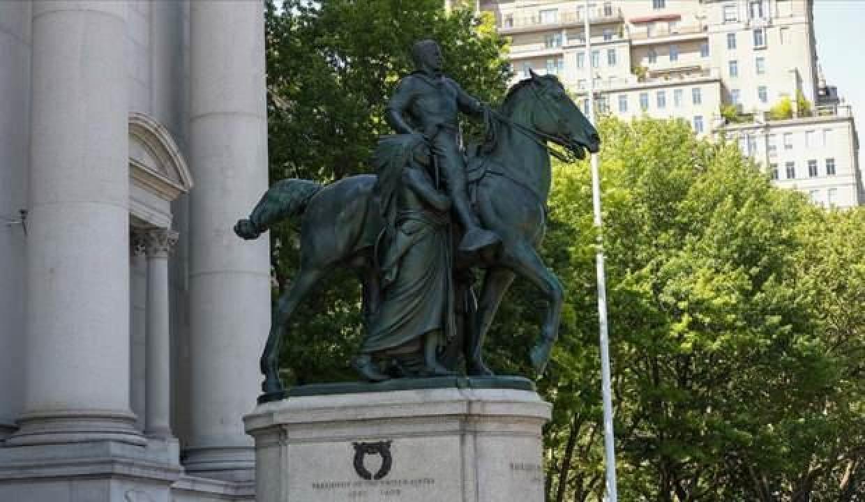 Eski ABD Başkanı Roosevelt’in heykeli New York’taki müzenin önünden kaldırıldı