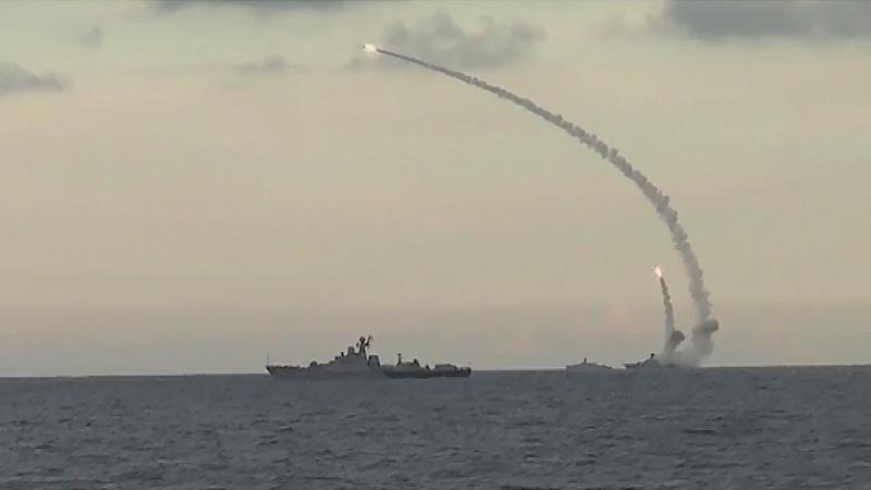 2015'te Akdeniz'den ateşlenen ve Suriye'deki hedefleri vuran Kalibr füzelerinin görüntüsü