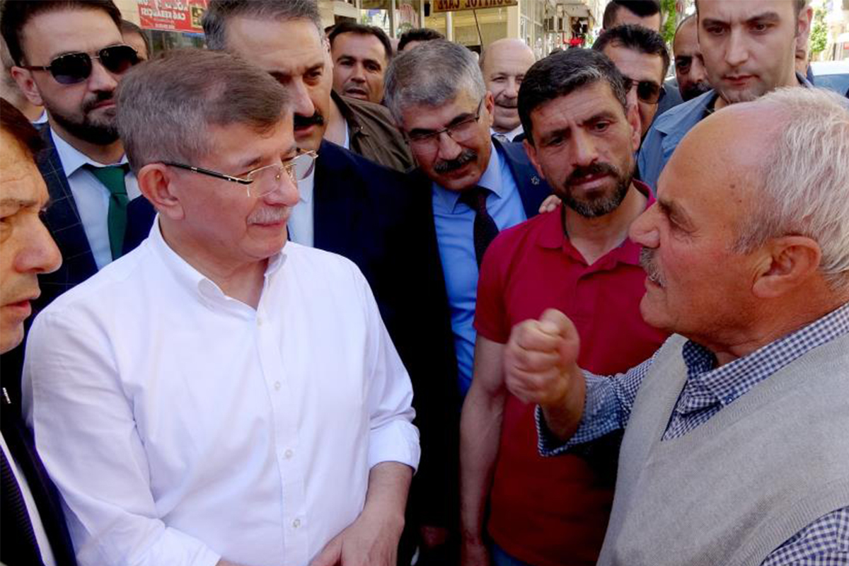 Davutoğlu’na Adıyaman’da ‘HDP’ ve ‘CHP’ tepkisi