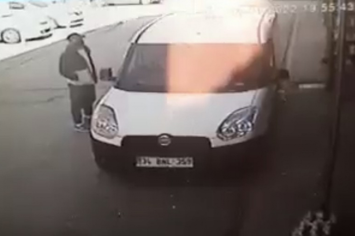 Dükkanın önündeki aracı saniyeler içinde çaldı