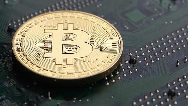 Bitcoin kasım zirvesinden bu yana yüzde 50 düştü