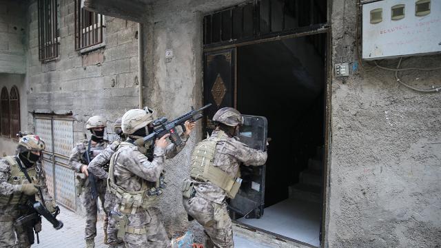 Şanlıurfa’da zehir taciri 25 şüpheli gözaltına alındı
