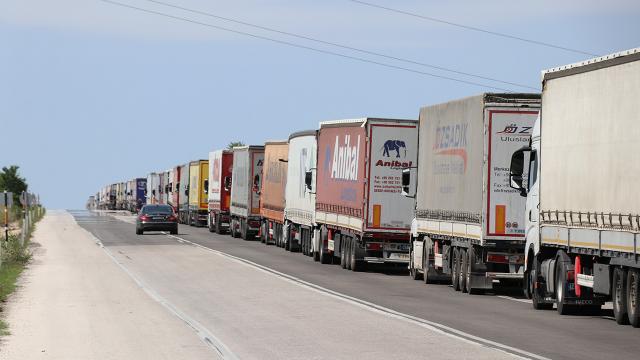 Hamzabeyli’de 31 kilometrelik tır kuyruğu oluştu