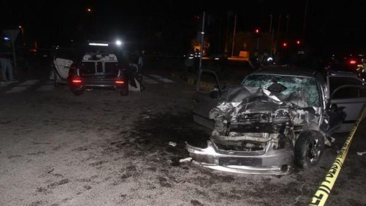 Manisa’da feci kaza: İki otomobilin çarpıştığı kazada ölü sayısı 3’e yükseldi