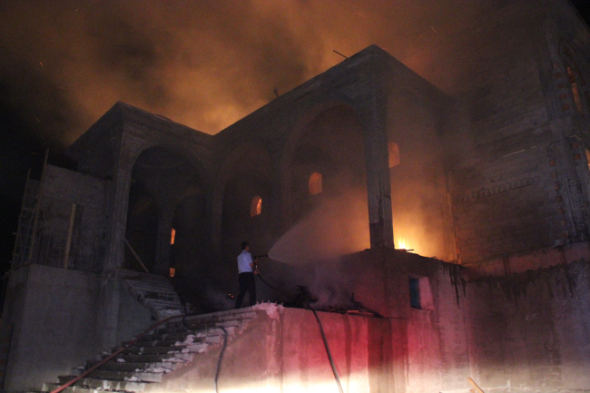Karaman'da cami inşaatında çıkan yangın söndürüldü
